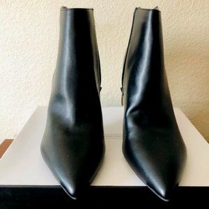 SOLD....🚚"Nine West " Black  Bootie 🚚